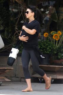 Hilaria Baldwin feet photo thumbnail