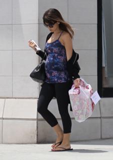 Hilaria Baldwin feet photo thumbnail
