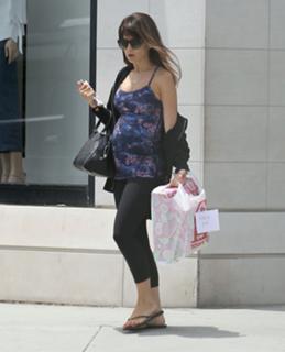 Hilaria Baldwin feet photo thumbnail