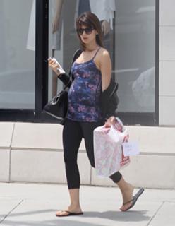 Hilaria Baldwin feet photo thumbnail