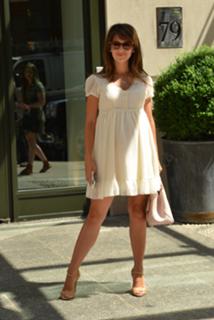 Hilaria Baldwin feet photo thumbnail