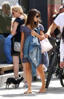 Hilaria Baldwin feet photo thumbnail