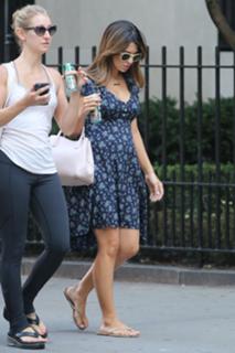 Hilaria Baldwin feet photo thumbnail