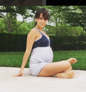 Hilaria Baldwin feet photo thumbnail