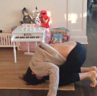 Hilaria Baldwin feet photo thumbnail