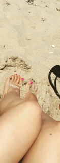 Hilaria Baldwin feet photo thumbnail