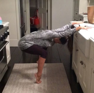 Hilaria Baldwin feet photo thumbnail