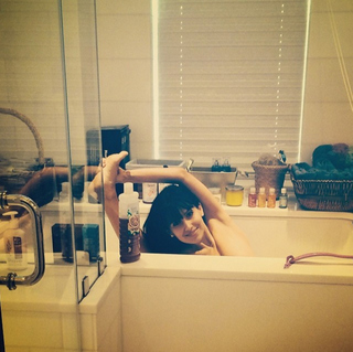 Hilaria Baldwin feet photo thumbnail