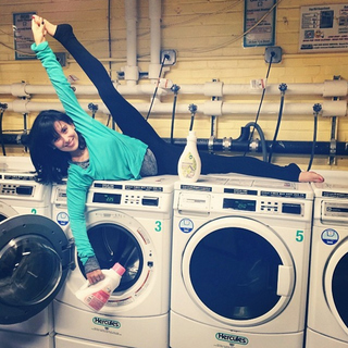 Hilaria Baldwin feet photo thumbnail