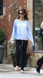 Hilaria Baldwin feet photo thumbnail