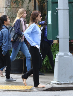 Hilaria Baldwin feet photo thumbnail