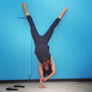 Hilaria Baldwin feet photo thumbnail