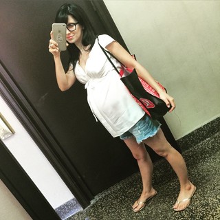 Hilaria Baldwin feet photo thumbnail