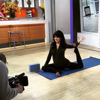 Hilaria Baldwin feet photo thumbnail
