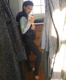 Hilaria Baldwin feet photo thumbnail