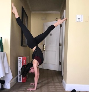 Hilaria Baldwin feet photo thumbnail