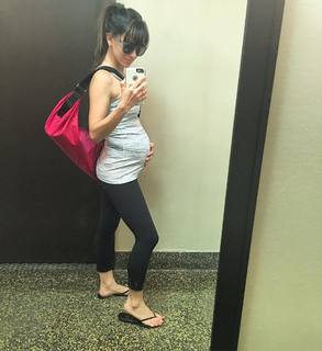 Hilaria Baldwin feet photo thumbnail