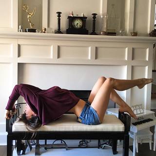 Hilaria Baldwin feet photo thumbnail