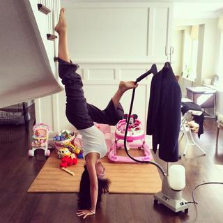 Hilaria Baldwin feet photo thumbnail