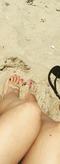 Hilaria Baldwin feet photo thumbnail