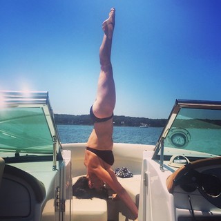 Hilaria Baldwin feet photo thumbnail