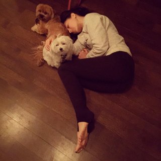 Hilaria Baldwin feet photo thumbnail