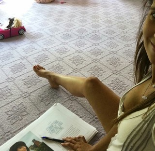 Hilaria Baldwin feet photo thumbnail