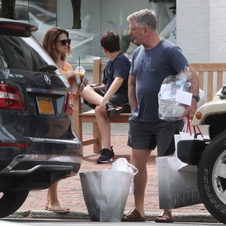Hilaria Baldwin feet photo thumbnail