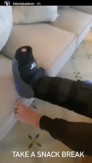 Hilaria Baldwin feet photo thumbnail