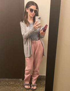 Hilaria Baldwin feet photo thumbnail