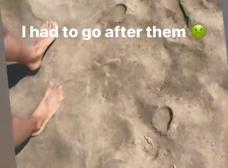 Hilaria Baldwin feet photo thumbnail