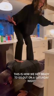 Hilaria Baldwin feet photo thumbnail