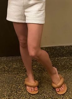 Hilaria Baldwin feet photo thumbnail