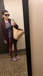 Hilaria Baldwin feet photo thumbnail