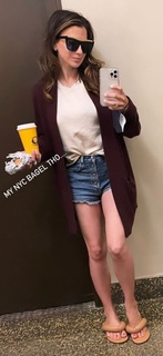 Hilaria Baldwin feet photo thumbnail