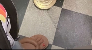 Hilaria Baldwin feet photo thumbnail