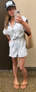 Hilaria Baldwin feet photo thumbnail