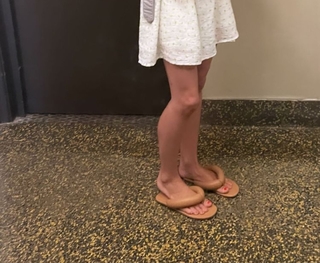 Hilaria Baldwin feet photo thumbnail