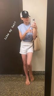 Hilaria Baldwin feet photo thumbnail