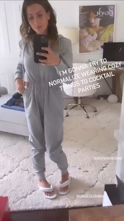 Hilaria Baldwin feet photo thumbnail