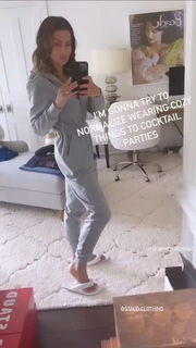 Hilaria Baldwin feet photo thumbnail