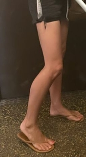 Hilaria Baldwin feet photo thumbnail