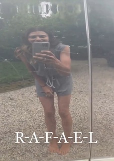 Hilaria Baldwin feet photo thumbnail