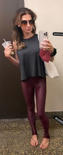 Hilaria Baldwin feet photo thumbnail