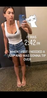 Hilaria Baldwin feet photo thumbnail