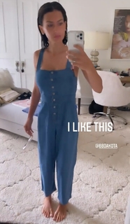 Hilaria Baldwin feet photo thumbnail