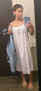 Hilaria Baldwin feet photo thumbnail