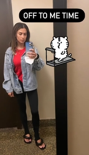 Hilaria Baldwin feet photo thumbnail