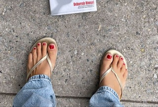 Hilaria Baldwin feet photo thumbnail