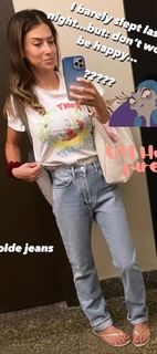 Hilaria Baldwin feet photo thumbnail